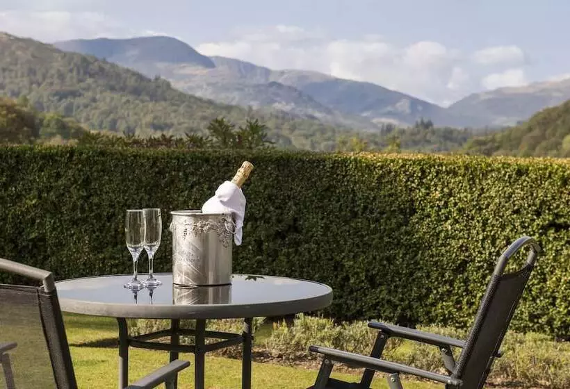 Bed and Breakfast Nanny Brow