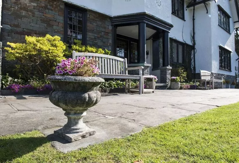 Bed and Breakfast Nanny Brow