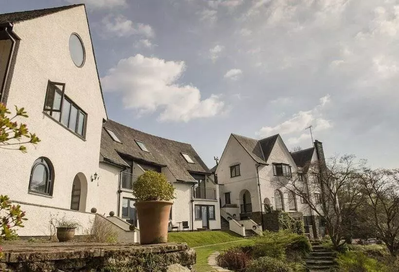 Bed and Breakfast Nanny Brow