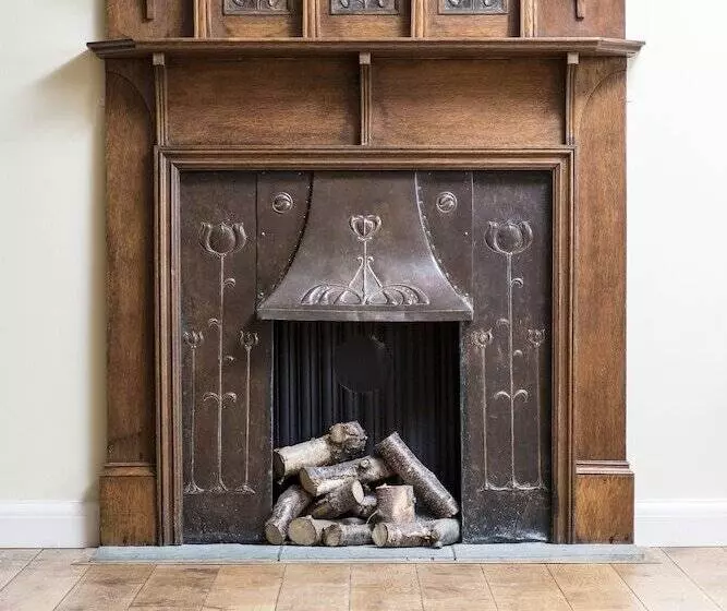 Bed and Breakfast Nanny Brow