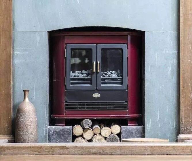 Bed and Breakfast Nanny Brow