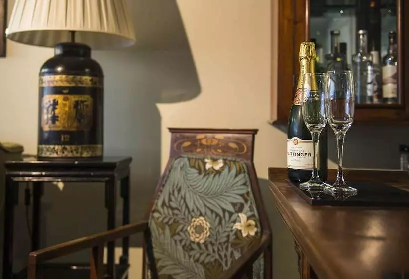 Bed and Breakfast Nanny Brow