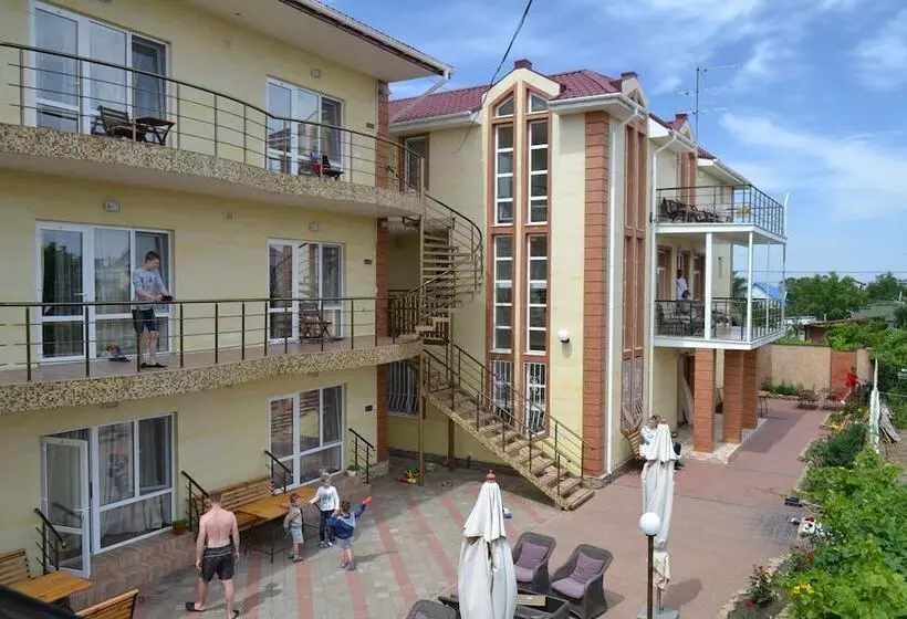 בית מלון כפרי Adam And Eve