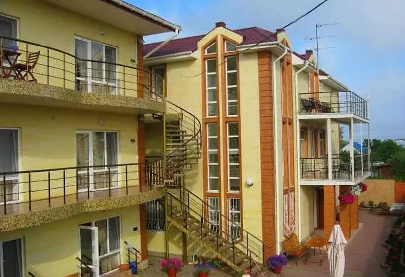 בית מלון כפרי Adam And Eve