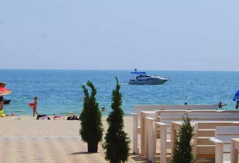 בית מלון כפרי Adam And Eve