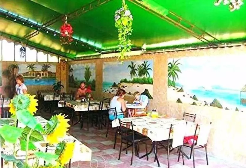 בית מלון כפרי Adam And Eve