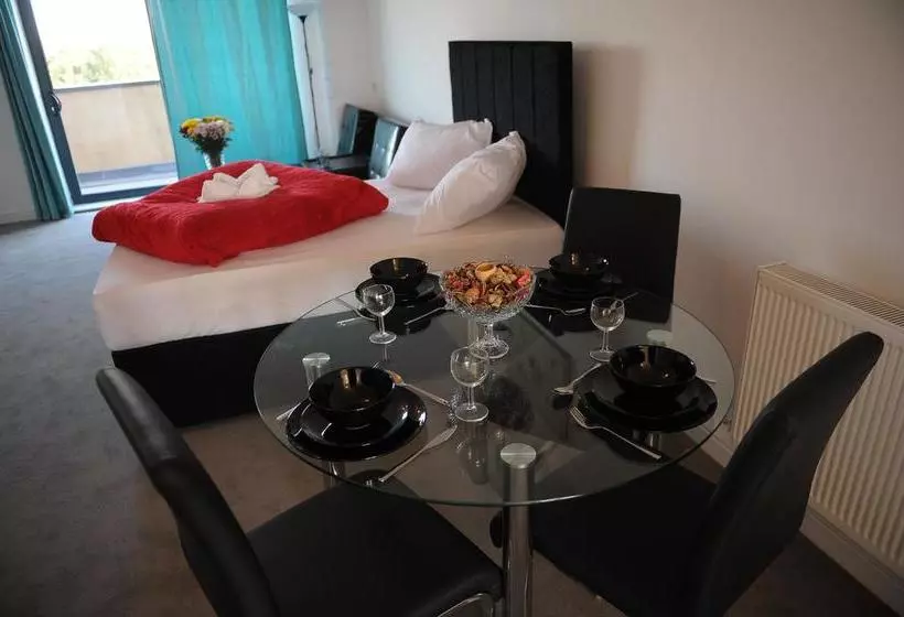 هتل Canary Heights