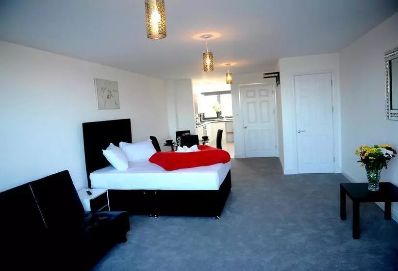 هتل Canary Heights