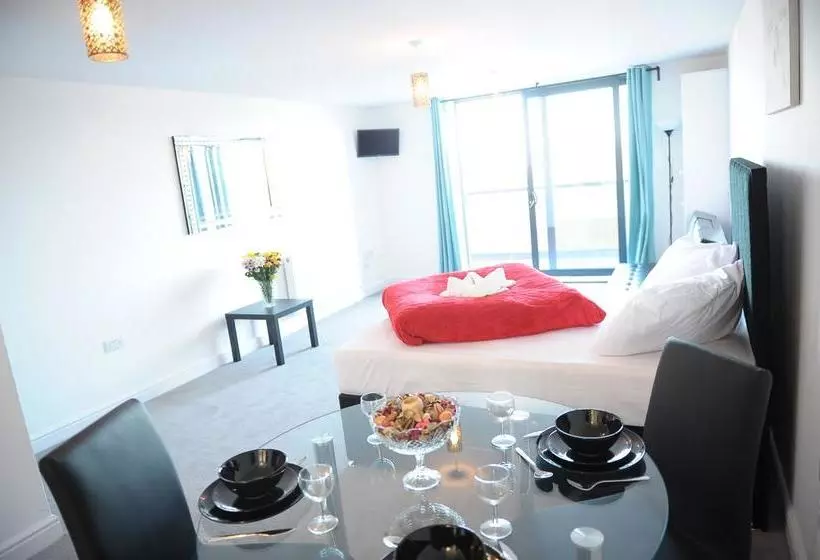 هتل Canary Heights