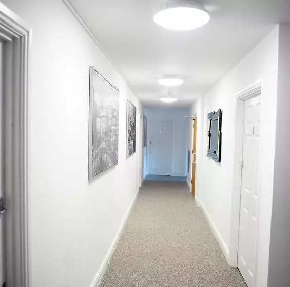 هتل Canary Heights