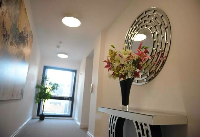 هتل Canary Heights