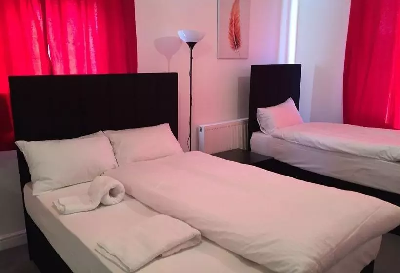 هتل Canary Heights