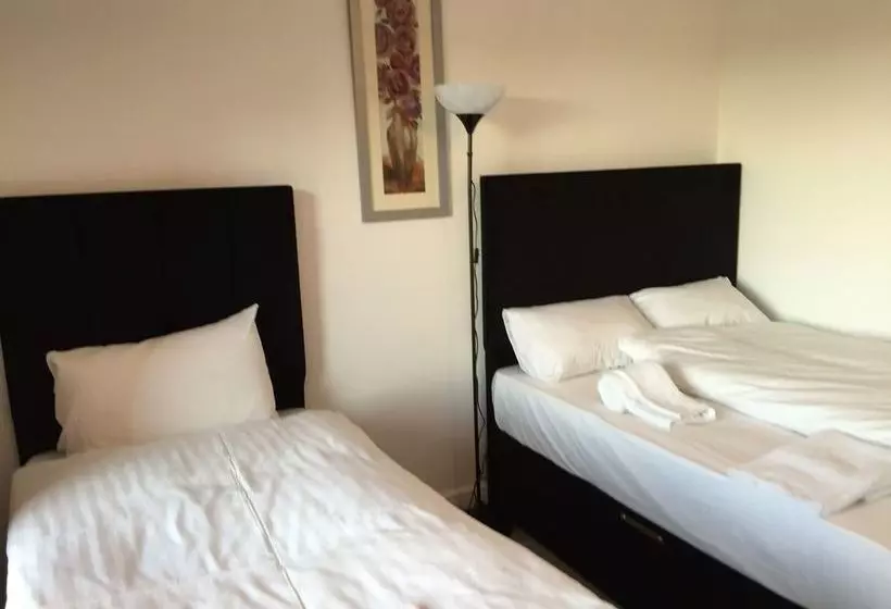 هتل Canary Heights