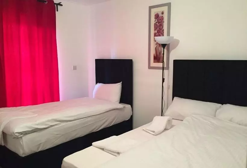 هتل Canary Heights