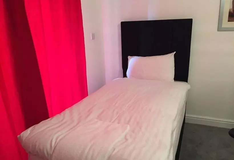 هتل Canary Heights