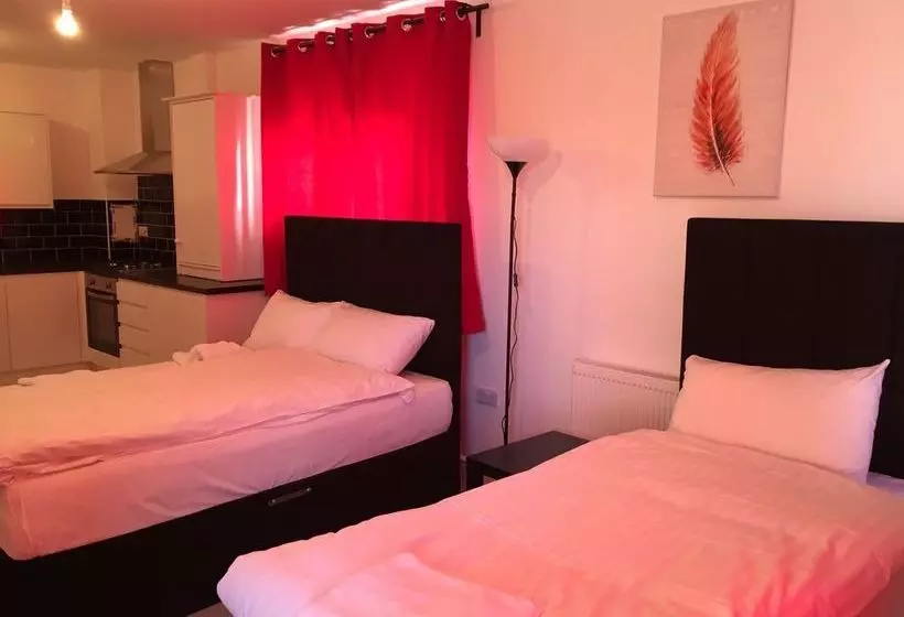 هتل Canary Heights