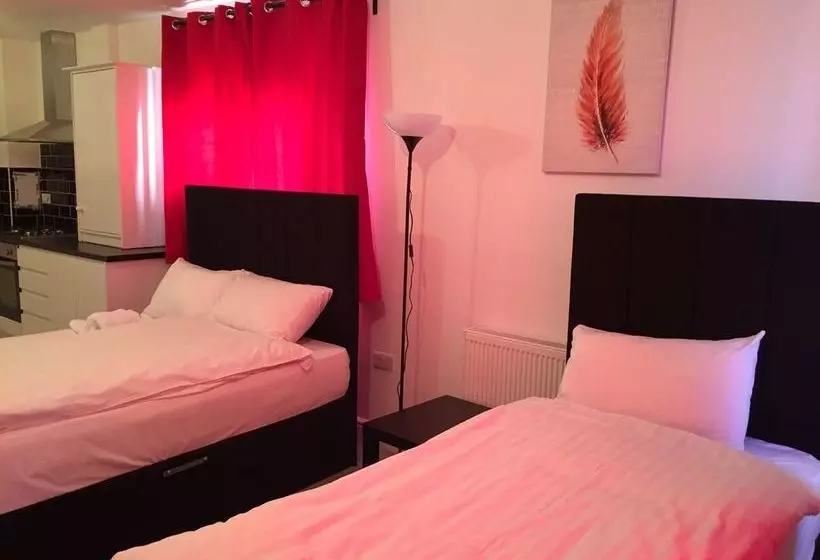 هتل Canary Heights