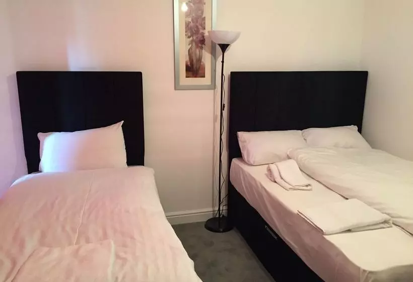 هتل Canary Heights