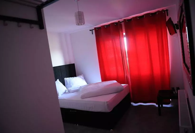 هتل Canary Heights