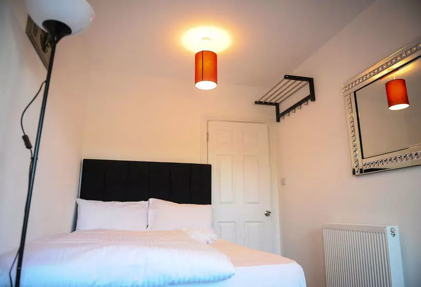 هتل Canary Heights