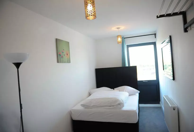 هتل Canary Heights