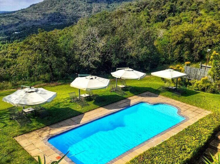 בית מלון כפרי Chestnut Country Lodge