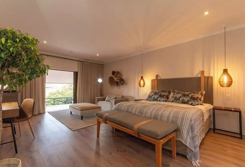 ホテル Chestnut Country Lodge