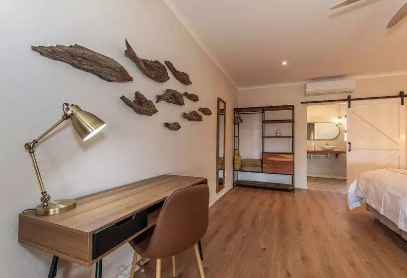 ホテル Chestnut Country Lodge