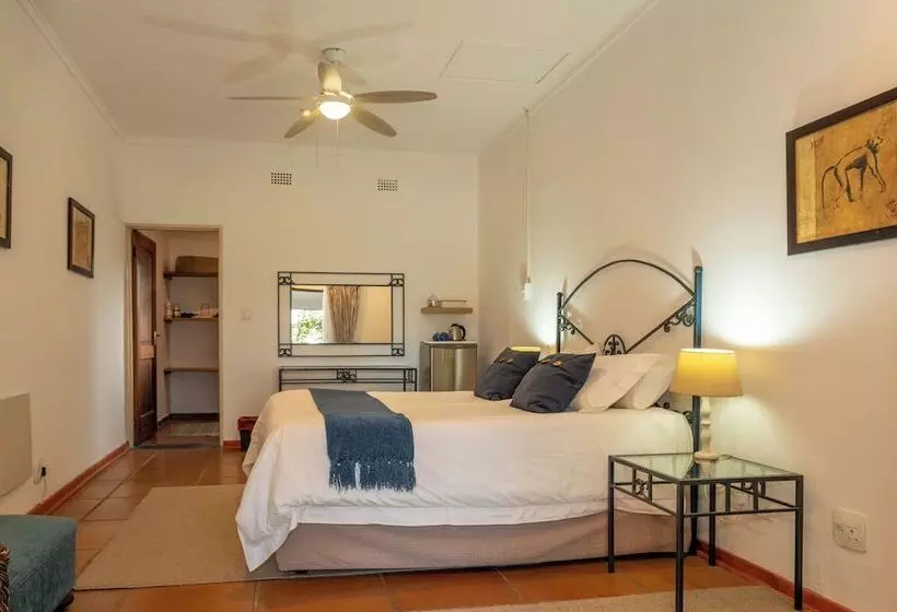 ホテル Chestnut Country Lodge