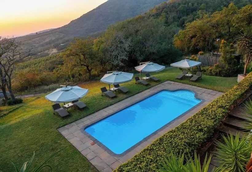 ホテル Chestnut Country Lodge