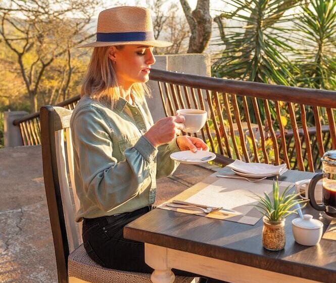 בית מלון כפרי Chestnut Country Lodge