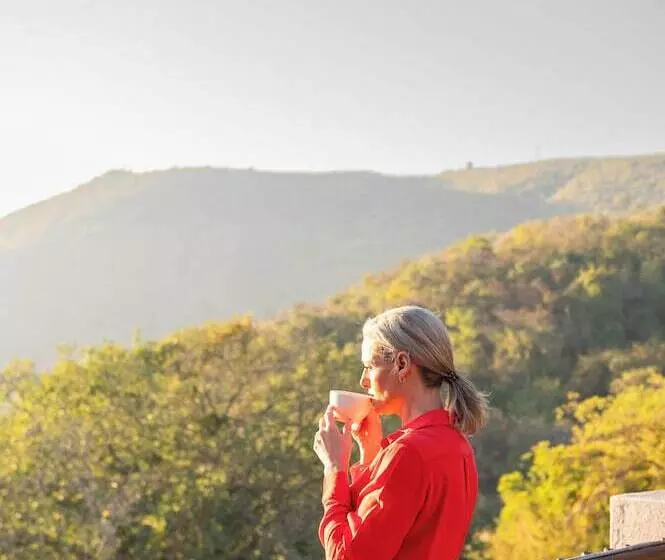 ホテル Chestnut Country Lodge