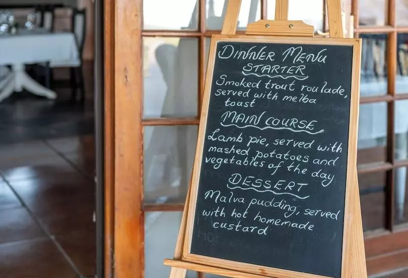 ホテル Chestnut Country Lodge