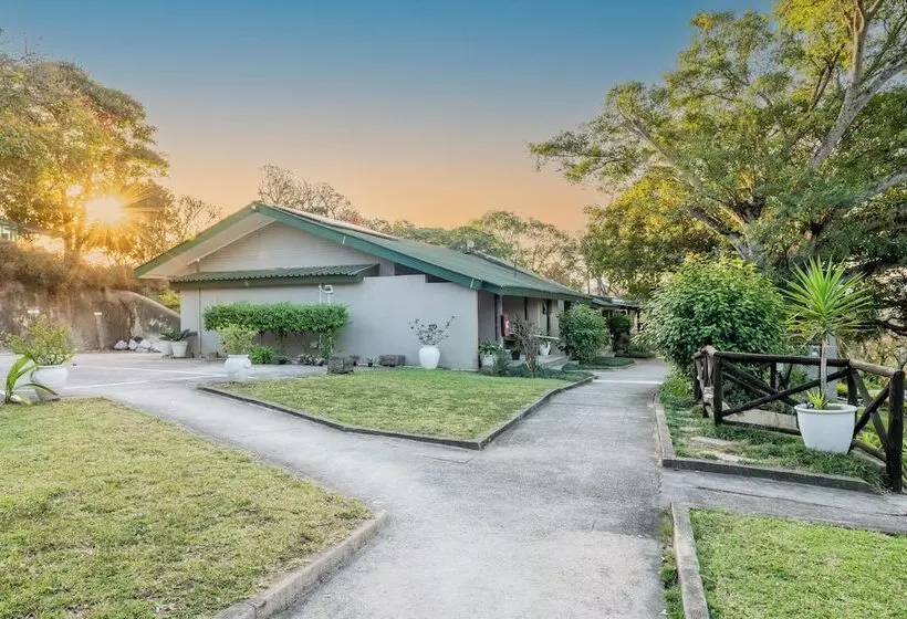 ホテル Chestnut Country Lodge