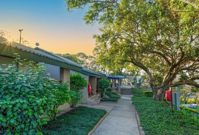 בית מלון כפרי Chestnut Country Lodge