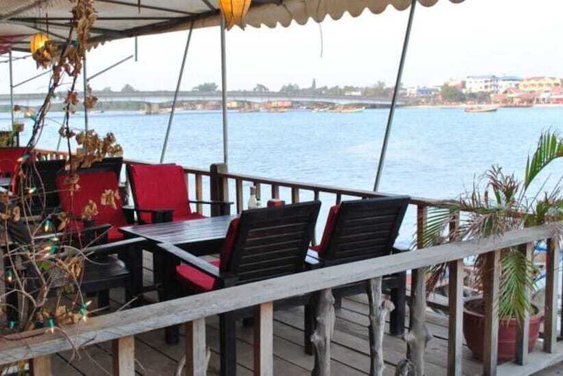 فندق The River Lodge