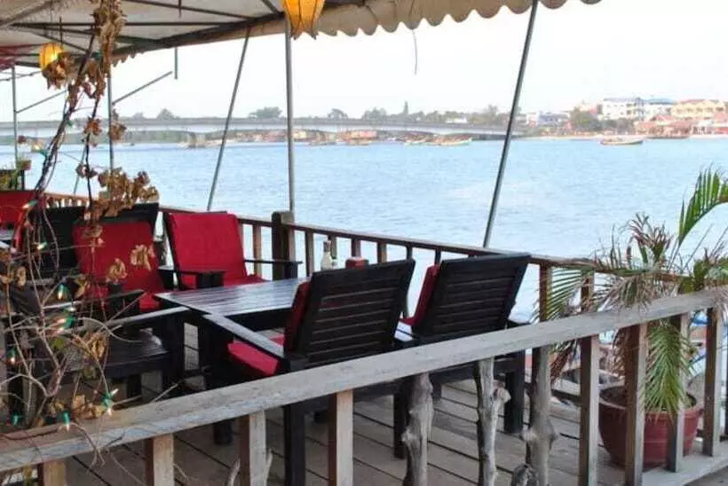 فندق The River Lodge