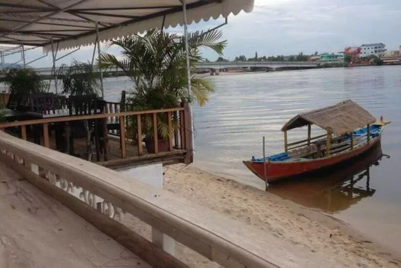 فندق The River Lodge