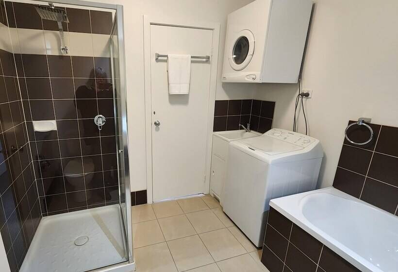 Oceanic On Thompson Apartments