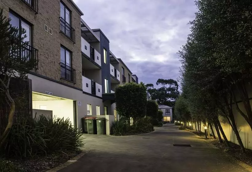 Oceanic On Thompson Apartments