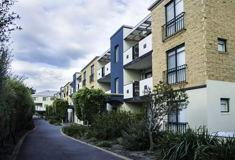 Oceanic On Thompson Apartments