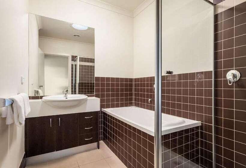 Oceanic On Thompson Apartments