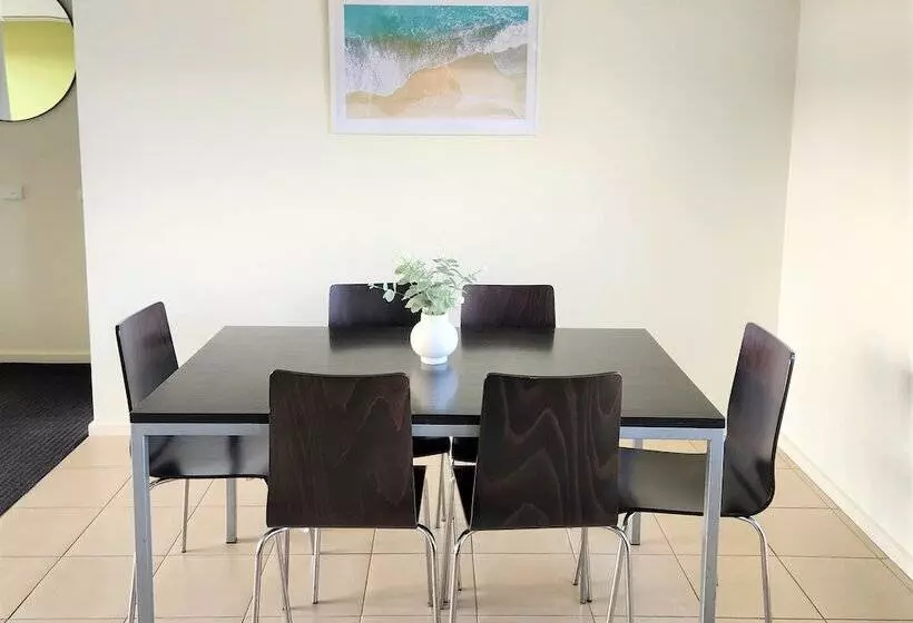 Oceanic On Thompson Apartments