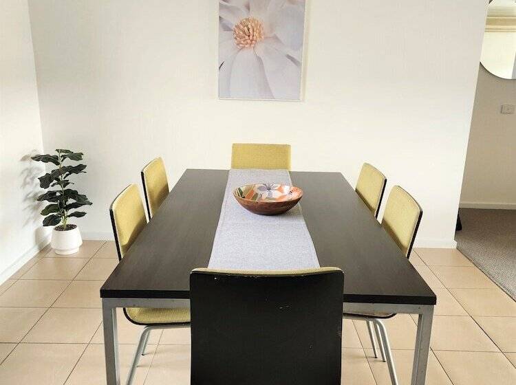 Oceanic On Thompson Apartments