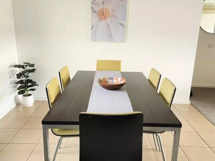 Oceanic On Thompson Apartments