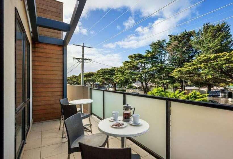 Oceanic On Thompson Apartments