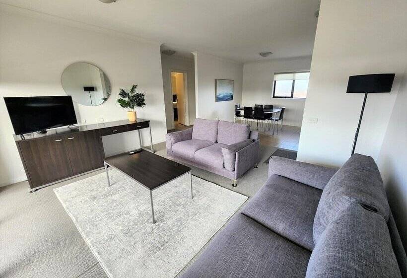 Oceanic On Thompson Apartments