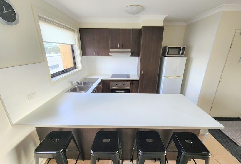 Oceanic On Thompson Apartments