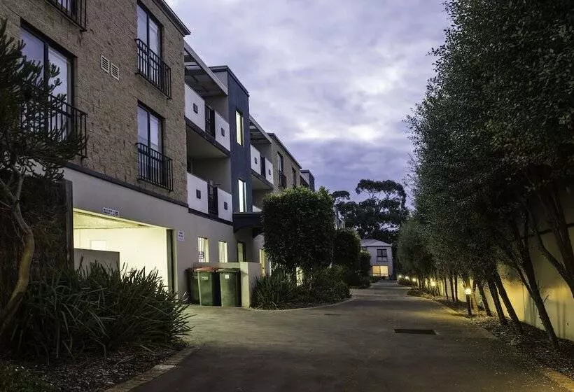 Oceanic On Thompson Apartments