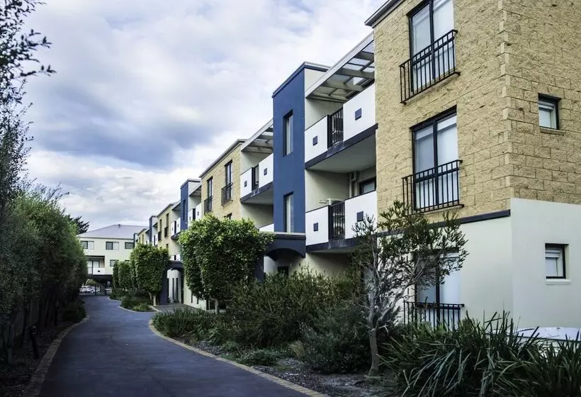 Oceanic On Thompson Apartments